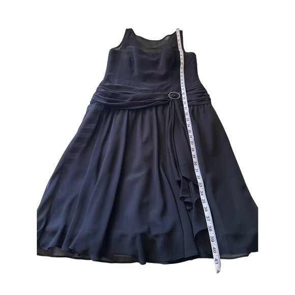 💖Elegant Evan-Picone Black Cocktail Dress W/ Ruched Waist & Rhinestone Accent - Picture 6 of 6